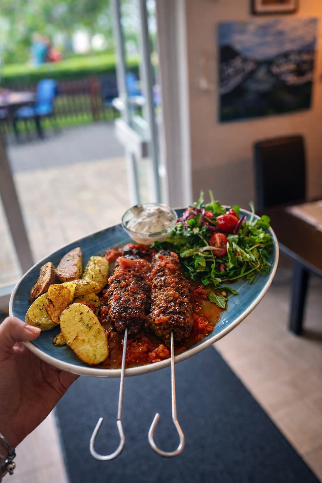 Kreativ angerichtetes Hauptgericht